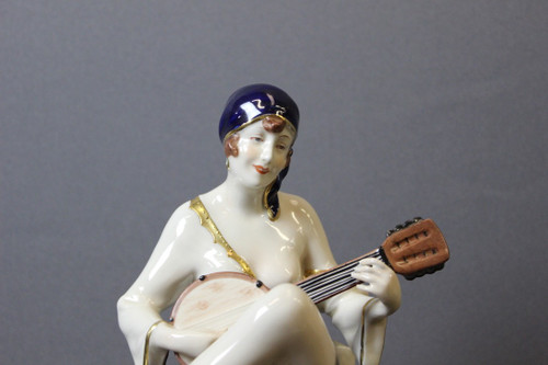 Joueuse De Mandoline d'époque Art Déco En Porcelaine Par Royal Dux 