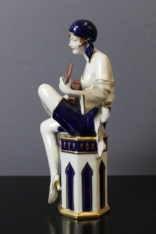 Joueuse De Mandoline d'époque Art Déco En Porcelaine Par Royal Dux 