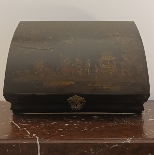 France, 18th century - martin varnish wig box with Chinese décor - Louis XV