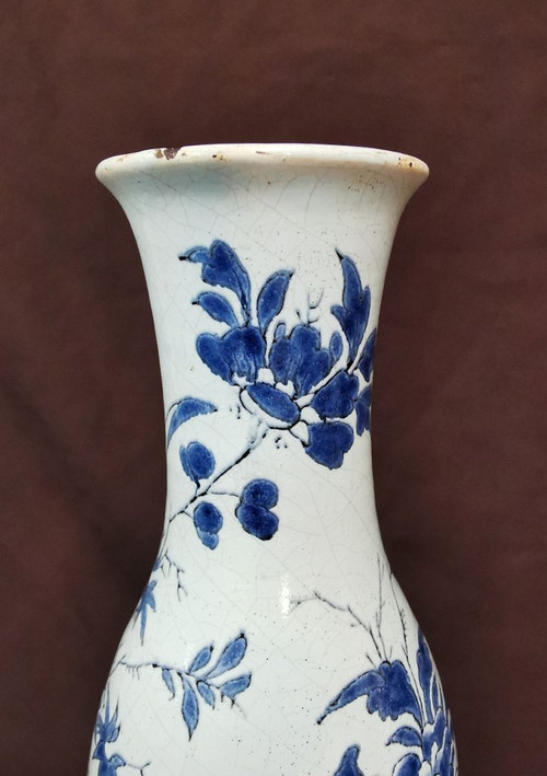 Gourd vase in Nevers earthenware. Last Quarter 17th century