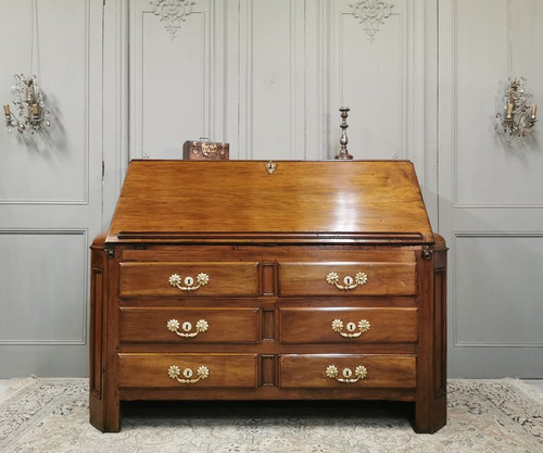 Important Louis XIV period Solid Walnut Scriban. Late 17th / Early 18th century