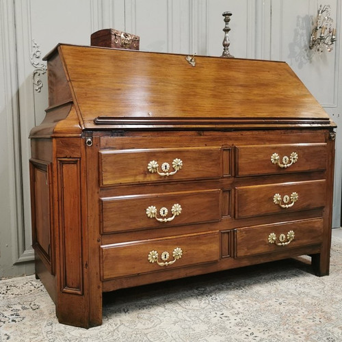 Important Louis XIV period Solid Walnut Scriban. Late 17th / Early 18th century