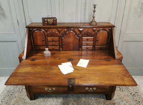 Important Louis XIV period Solid Walnut Scriban. Late 17th / Early 18th century