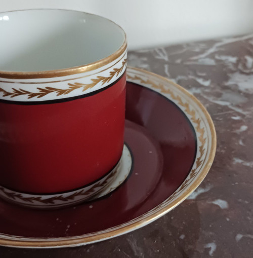 Manufacture du duc d'Orléans, Pont aux Choux, vers 1793 - tasse litron et soucoupe - fond carmin et ruban de deuil royaliste