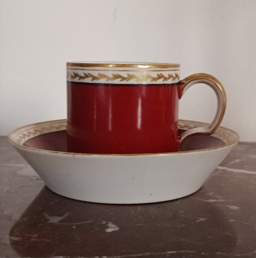 Manufacture du duc d'Orléans, Pont aux Choux, vers 1793 - tasse litron et soucoupe - fond carmin et ruban de deuil royaliste