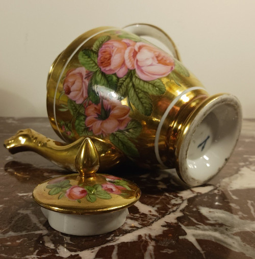 Manufacture de Locré - Pouyat et Russinger - pouring teapot with gold base and bouquet - Empire period