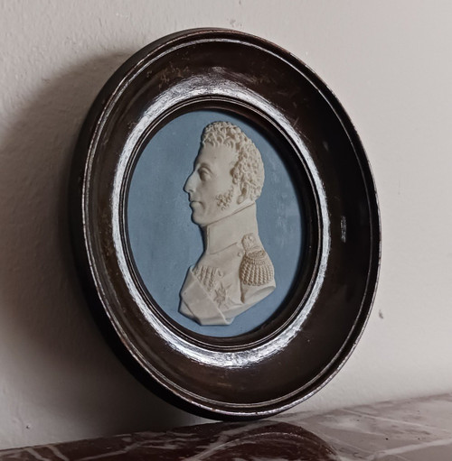 Manufacture de Sèvres for the Duc de Doudeauville - cookie medallion with the profile of the Duc d'Angoulême