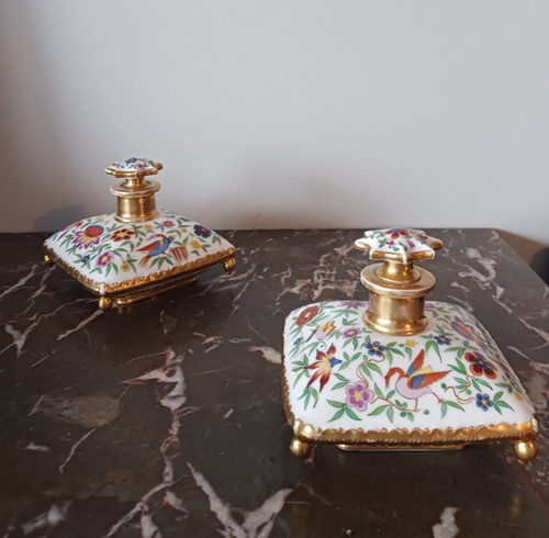 Darte Frères - Restoration period, Louis Philippe - pair of "en coussin" bottles - painted and gilded porcelain