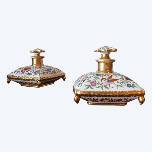 Darte Frères - Restoration period, Louis Philippe - pair of "en coussin" bottles - painted and gilded porcelain