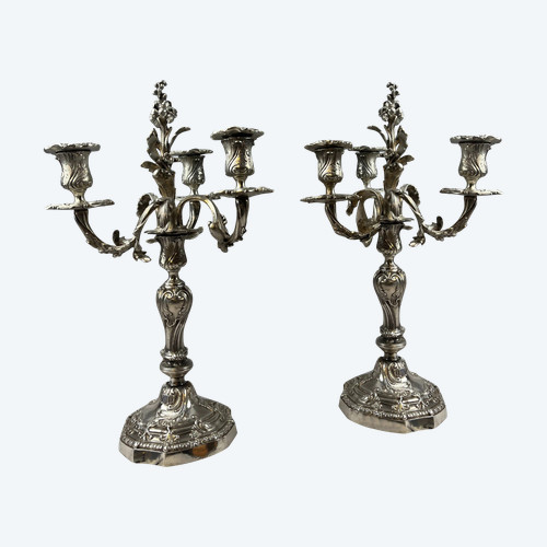 Paire de candélabres en bronze argenté décor rocaille avec 3 bras de lumières