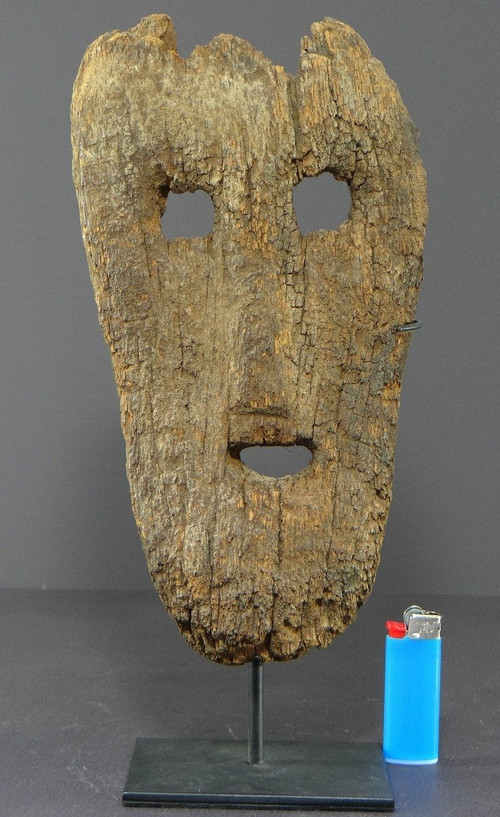 Indonésie, île De Timor, XIXème Siècle, Ancien Masque Anthropomorphe En Bois Très érodé.