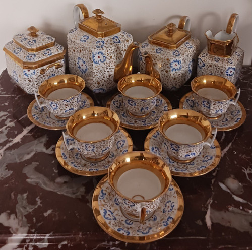 Paris, époque Louis Philippe - superbe service en porcelaine - 10 pièces - décor dans le goût de Jacob Petit