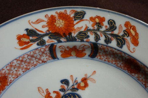 Set of three Imari decorated plates