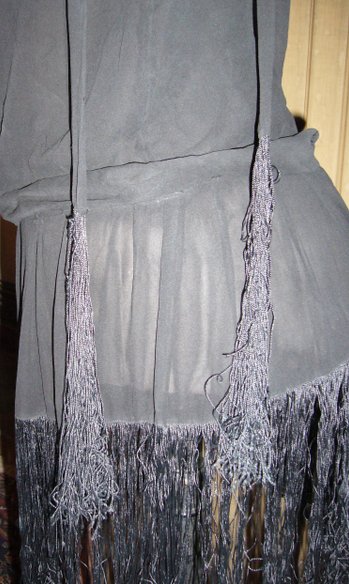 Kreppkleid und Fransen Art-Deco-Zeit um 1925