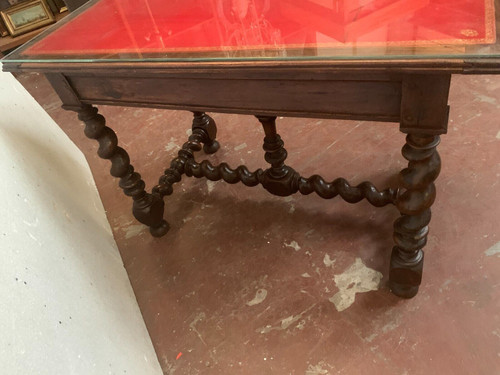 Louis XIII desk in carved walnut XIX century