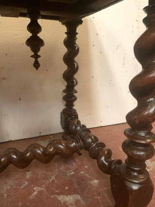 Louis XIII desk in carved walnut XIX century