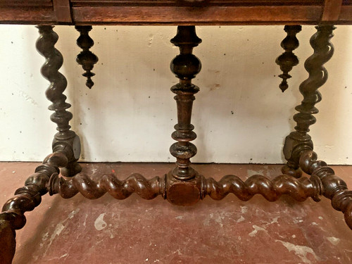 Louis XIII desk in carved walnut XIX century