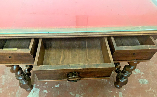 Louis XIII desk in carved walnut XIX century