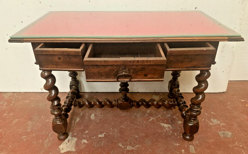 Louis XIII desk in carved walnut XIX century