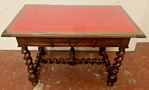 Louis XIII desk in carved walnut XIX century