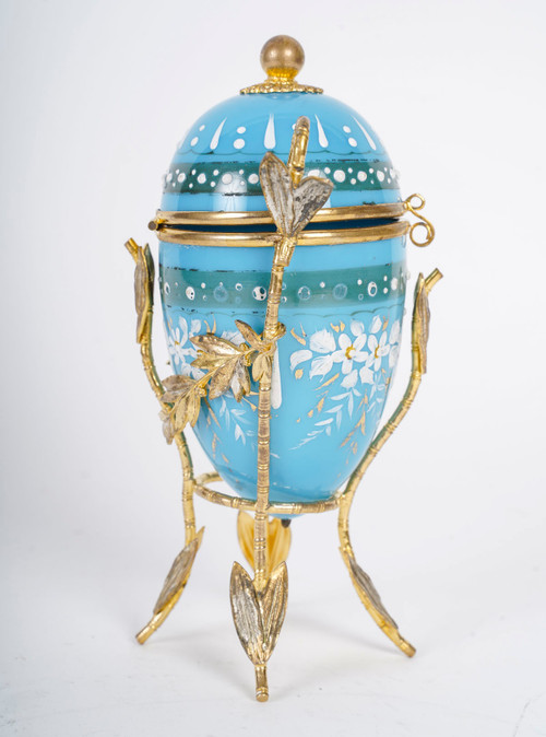 Beautiful egg-shaped opaline box with gilded brass mounting, late 19th century