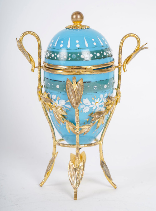 Beautiful egg-shaped opaline box with gilded brass mounting, late 19th century