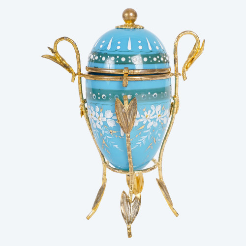 Beautiful egg-shaped opaline box with gilded brass mounting, late 19th century