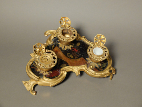 Lacquer and gilt bronze desk inkwell