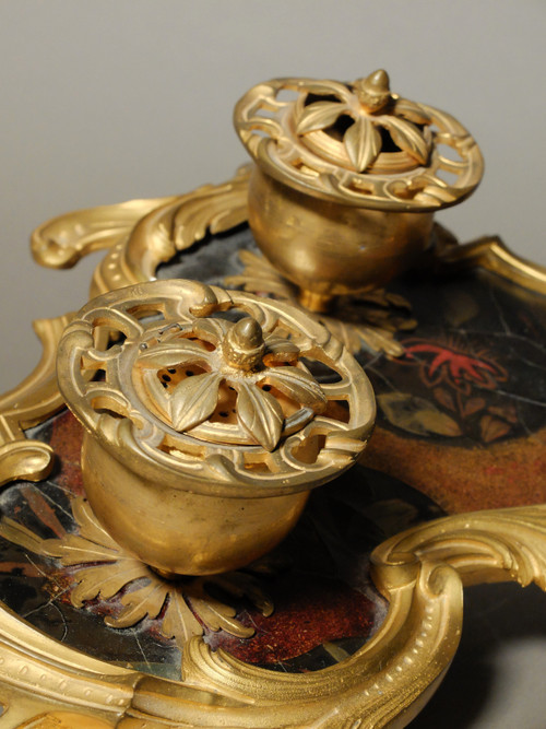 Lacquer and gilt bronze desk inkwell