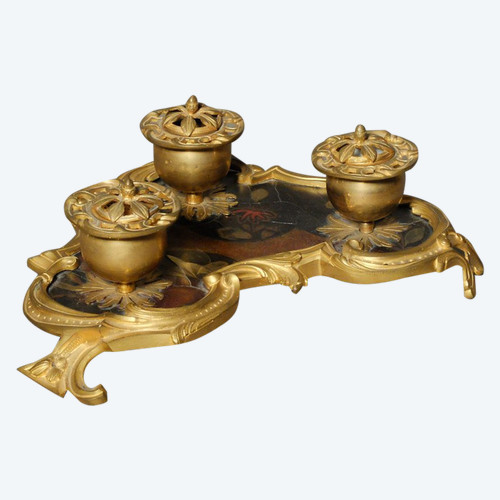 Lacquer and gilt bronze desk inkwell