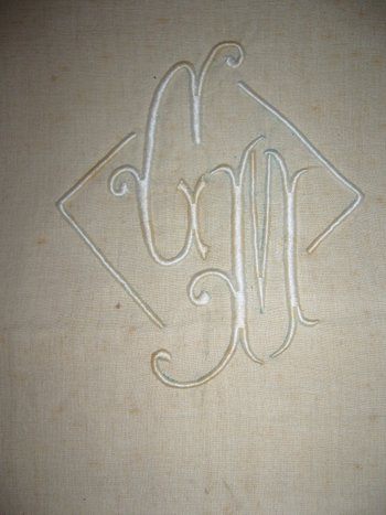 Vecchio lenzuolo ricamato in lino monogrammato