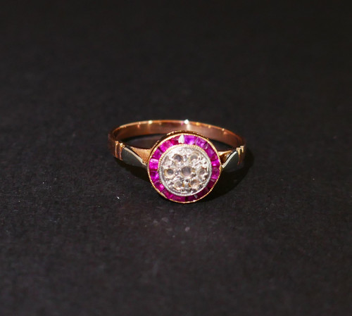 Art Deco Ring with Calibrated Diamonds and Rubies, 18 Carat Gold.