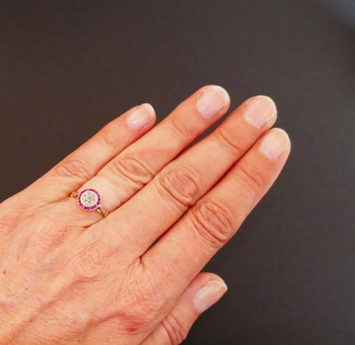 Art Deco Ring with Calibrated Diamonds and Rubies, 18 Carat Gold.