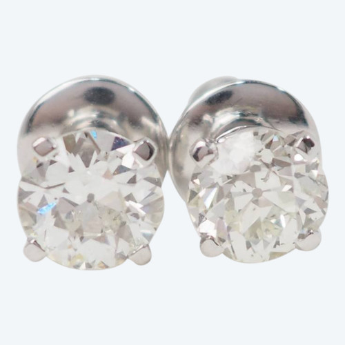 White gold and diamond earrings