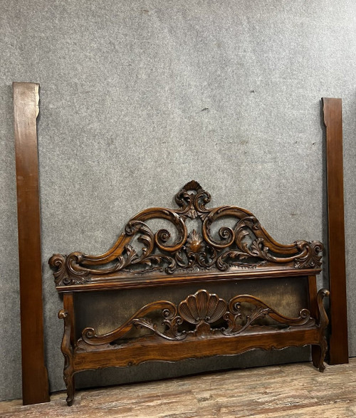 Louis XV Venetian style center bed in carved openwork wood circa 1900-1920