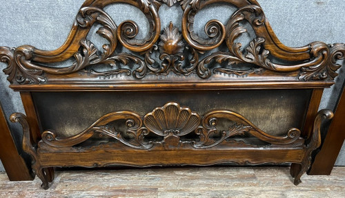 Louis XV Venetian style center bed in carved openwork wood circa 1900-1920