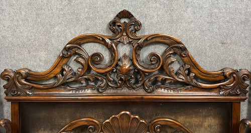 Louis XV Venetian style center bed in carved openwork wood circa 1900-1920