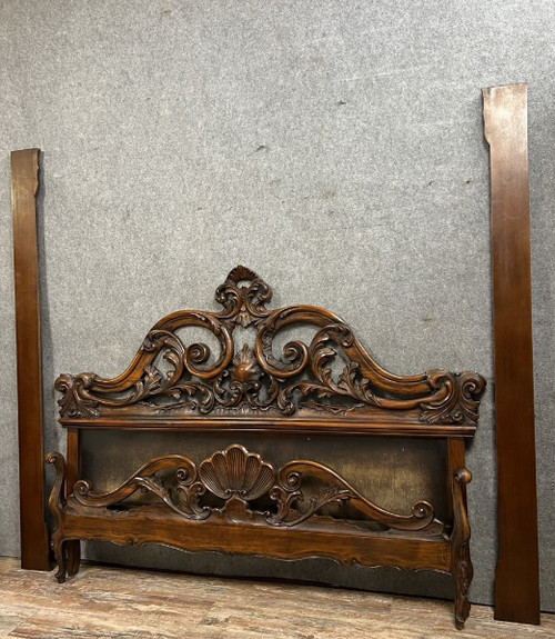 Louis XV Venetian style center bed in carved openwork wood circa 1900-1920