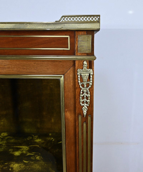 Petite Vitrine en Acajou, style Louis XVI – Milieu XXe