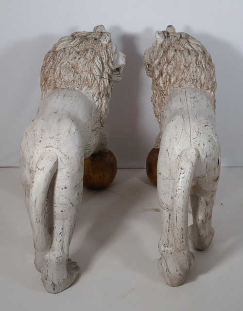 Large Pair Of Lions In Patinated Wood Italy Late 19th Century