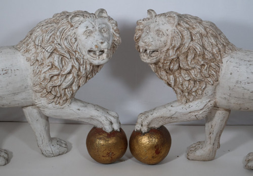 Large Pair Of Lions In Patinated Wood Italy Late 19th Century