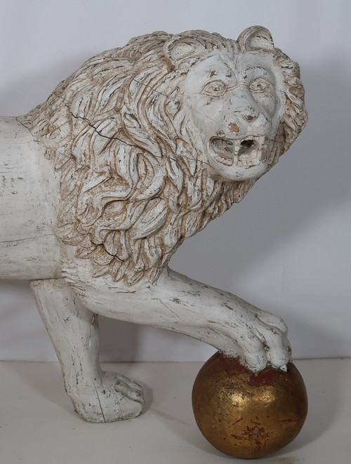 Large Pair Of Lions In Patinated Wood Italy Late 19th Century