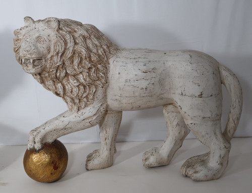 Large Pair Of Lions In Patinated Wood Italy Late 19th Century