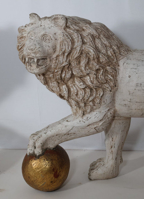 Large Pair Of Lions In Patinated Wood Italy Late 19th Century