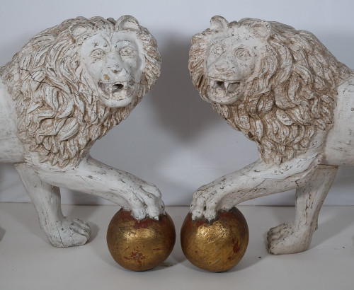 Large Pair Of Lions In Patinated Wood Italy Late 19th Century