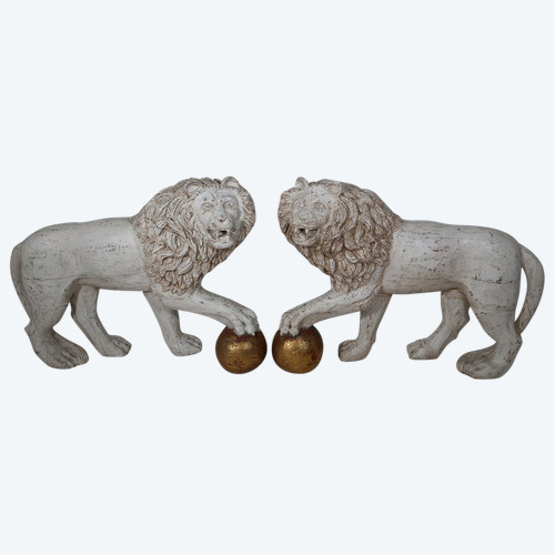 Large Pair Of Lions In Patinated Wood Italy Late 19th Century