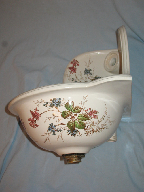 Corner hand wash basin in Sarreguemines earthenware with Carmen floral decoration, late 19th century