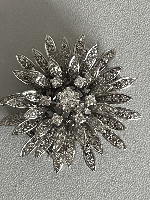 623- Flower Pendant Brooch Gray Gold Diamonds