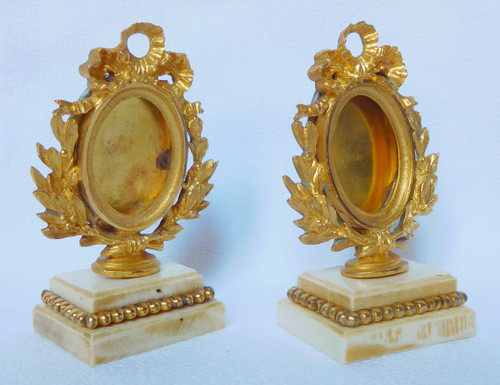 Pair of frames for miniature or photo in gilded bronze and ivory, Louis XVI style