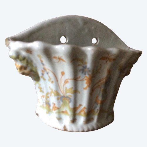 Earthenware flower pot